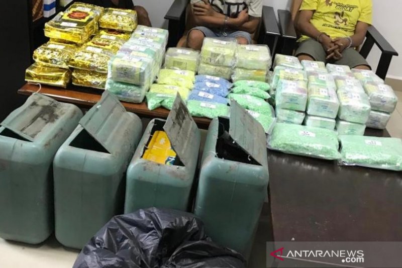 Di Kampung Ambon polisi temukan 1.000 ekstasi