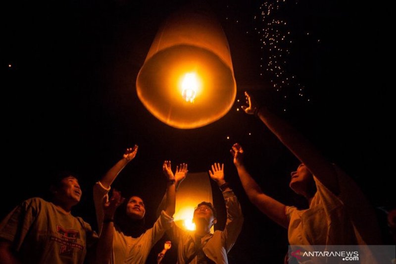 (FOTO) Rangkaian peringatan Waisak hingga pelepasan ribuan lampion di Candi Borobudur