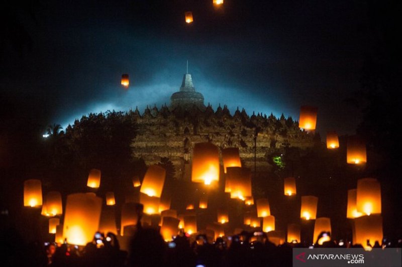 (FOTO) Rangkaian peringatan Waisak hingga pelepasan ribuan lampion di Candi Borobudur