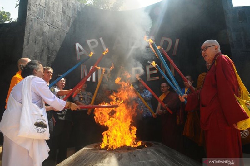 (FOTO) Rangkaian peringatan Waisak hingga pelepasan ribuan lampion di Candi Borobudur