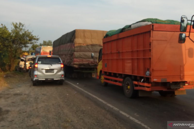 Jalintim ruas Lampung Tengah-Tulangbawang macet