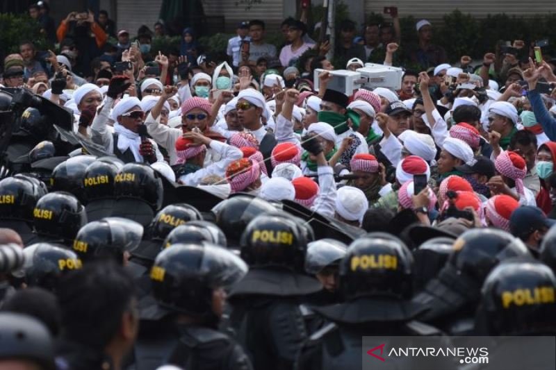 DEMO DI DEPAN GEDUNG BAWASLU