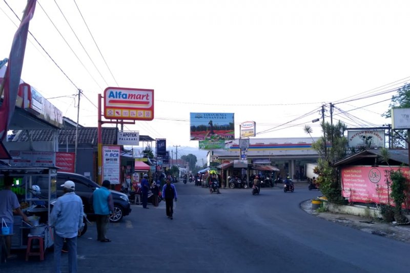 Jalan provinsi di Cianjur selatan masih banyak yang rusak