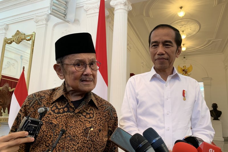 BJ Habibie ke Istana ucapkan selamat ke Jokowi