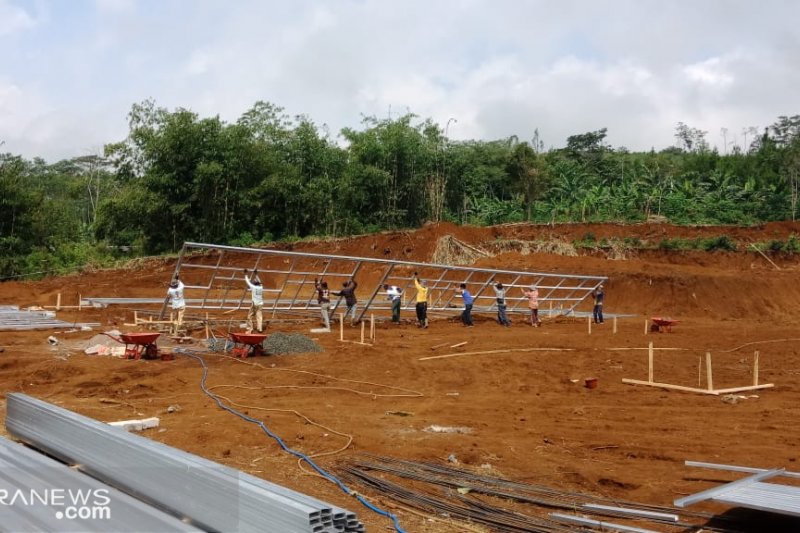 Huntara untuk korban pergeseran tanah di Gunungbatu ditargetkan selesai usai Lebaran