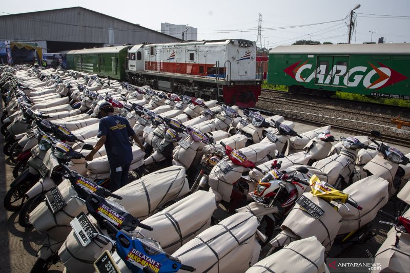 Stasiun Cirebon Prujakan layani program angkutan motor gratis