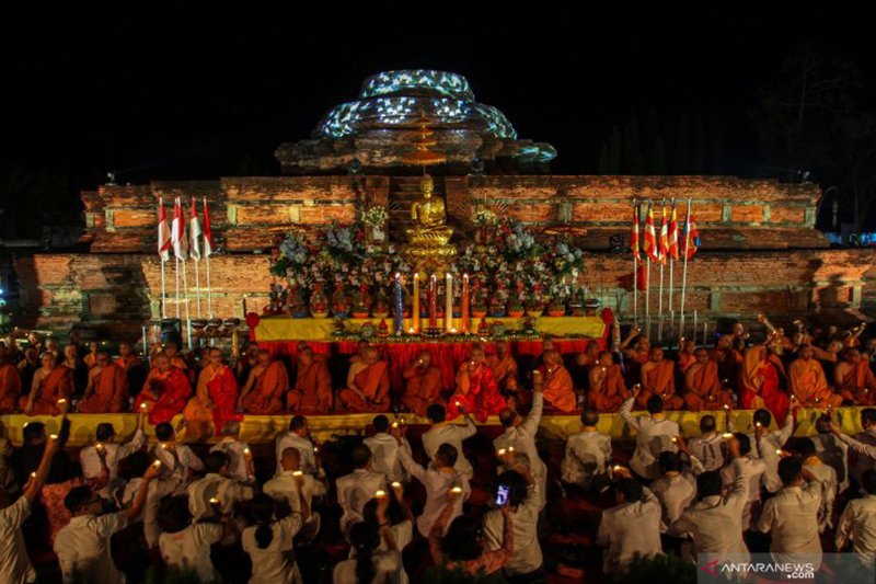 Perayaan Waisak di Candi Muara Takus Riau