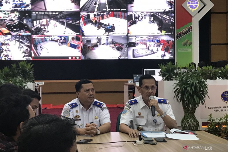 COVID-19 Task Force chief performs Eid prayers at BNPB Building