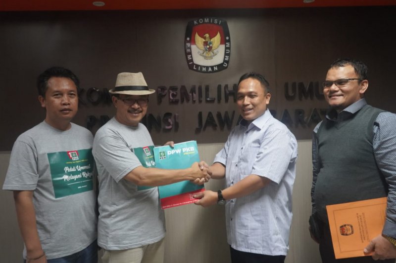 DPW PKB Jabar serahkan LHKPN 12 caleg terpilih ke KPU