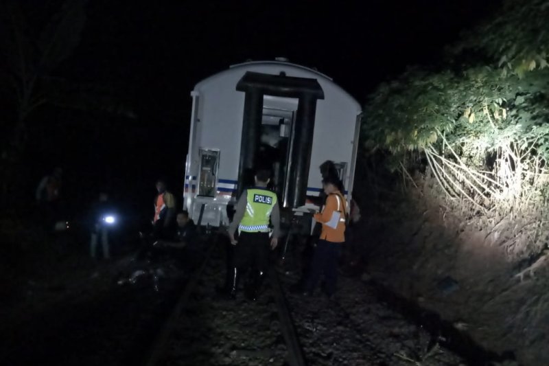 Kereta dari Solo tujuan Bandung anjlok di Nagreg