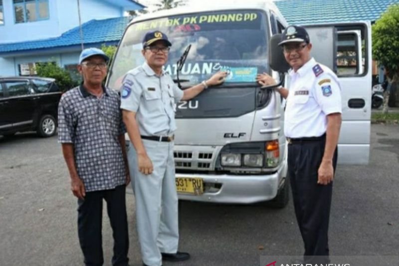 COVID-19 Task Force chief performs Eid prayers at BNPB Building
