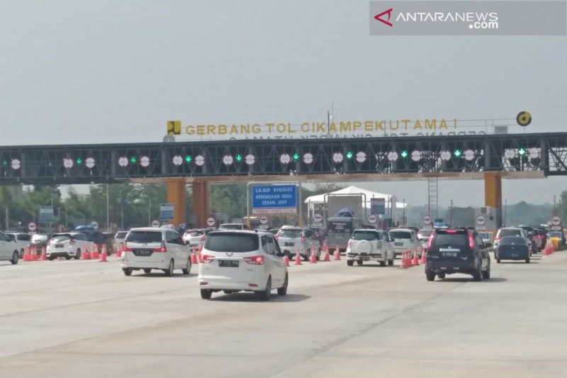 Jumlah kendaraan tol Jakarta-Cikampek naik 144 persen