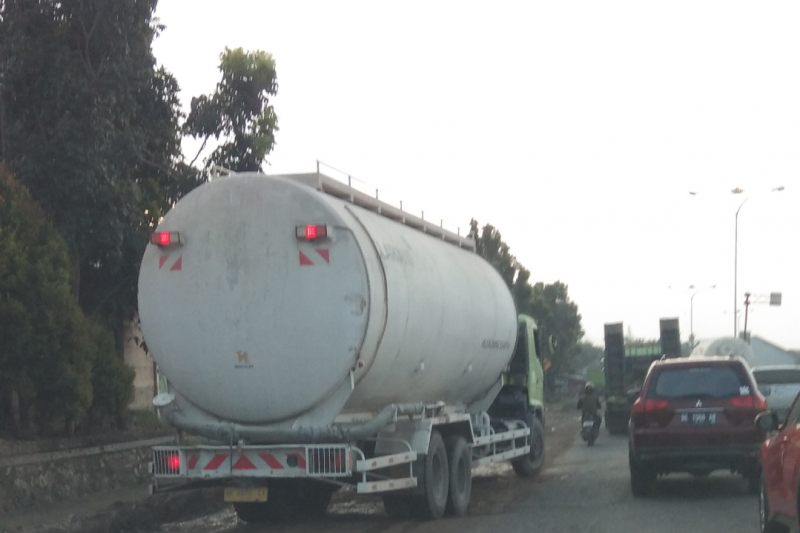 Jalinsum Lampung makin dipadati truk besar