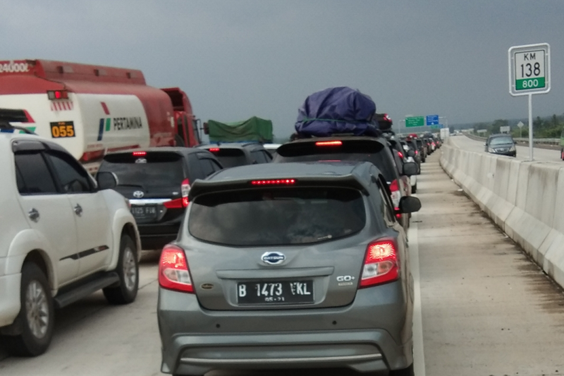 Arus mudik macet parah jelang Gerbang Tol Terbanggi