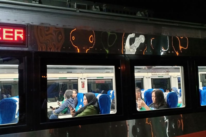 Penumpang kereta Palembang-Lampung dapat takjil dan sahur gratis