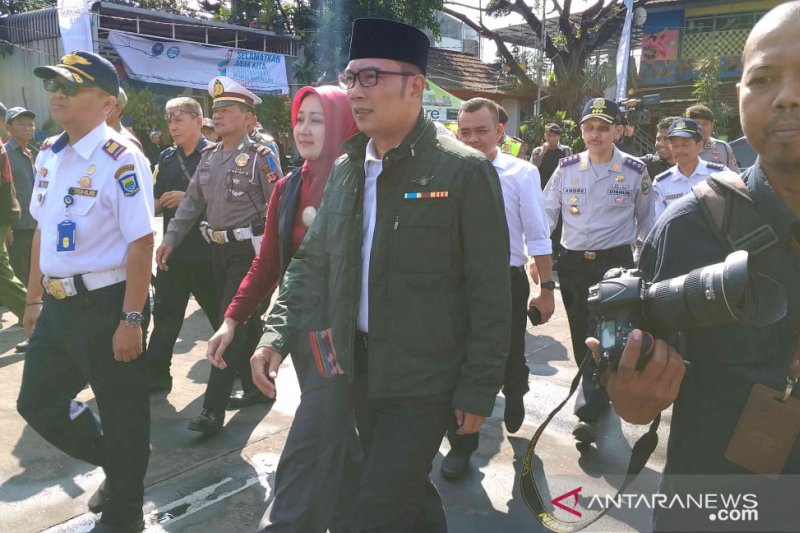 Gubernur Jabar tinjau arus mudik di Terminal Cicaheum