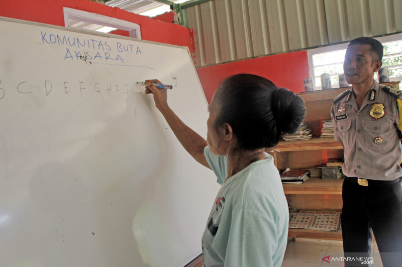Tingkat buta huruf Indonesia turun menjadi 1,71% pada tahun 2020: Kementerian