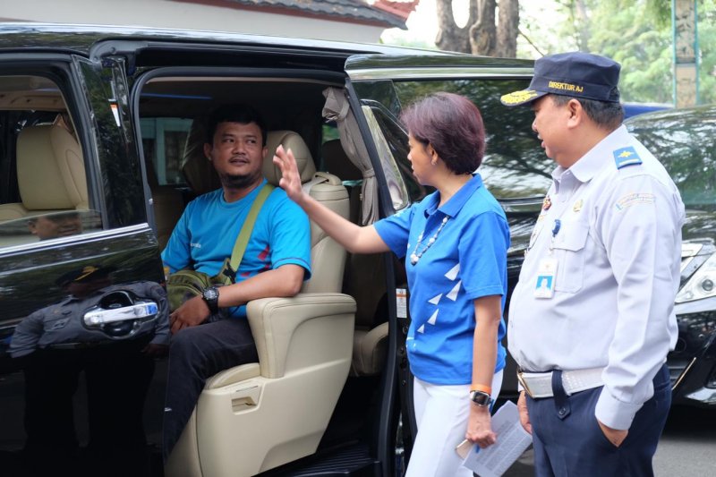 COVID-19 Task Force chief performs Eid prayers at BNPB Building