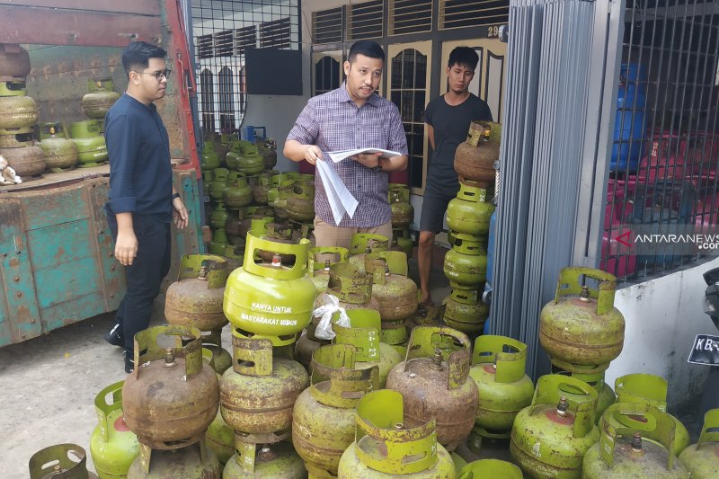 COVID-19 Task Force chief performs Eid prayers at BNPB Building