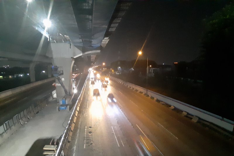 Lalu lintas di jalan tol Jakarta Cikampek Km 15 sangat lancar