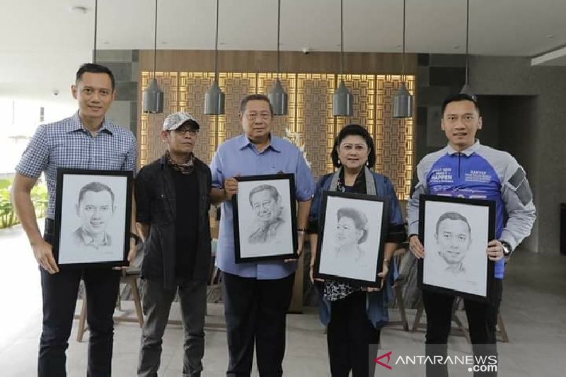 Destra Pelukis Garut bangga buat sketsa wajah Ani Yudhoyono