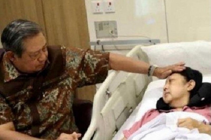 SBY berencana bukukan kisah sang istri Ani Yudhoyono