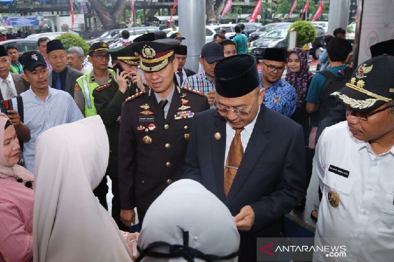 COVID-19 Task Force chief performs Eid prayers at BNPB Building