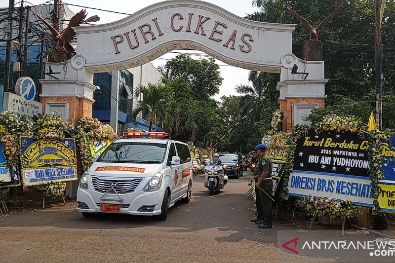 Jenazah Ani Yudhoyono diberangkatkan dari Bogor menuju TMP Kalibata