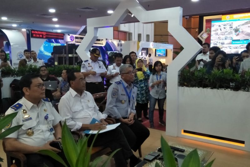 COVID-19 Task Force chief performs Eid prayers at BNPB Building