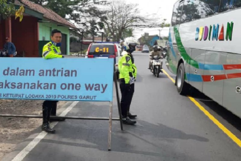 Polisi berlakukan empat kali sistem satu arah di jalur Garut