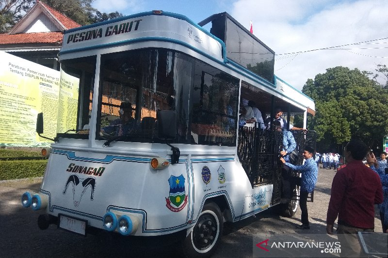 Pemprov Jabar hibahkan Bus Sonagar untuk menunjang pariwisata di Garut