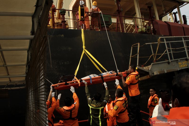 SAR EVAKUASI CREW KAPAL BARANG YANG SAKIT