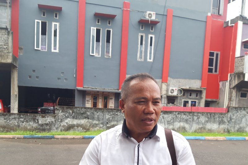 COVID-19 Task Force chief performs Eid prayers at BNPB Building
