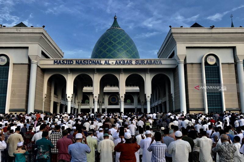 COVID-19 Task Force chief performs Eid prayers at BNPB Building