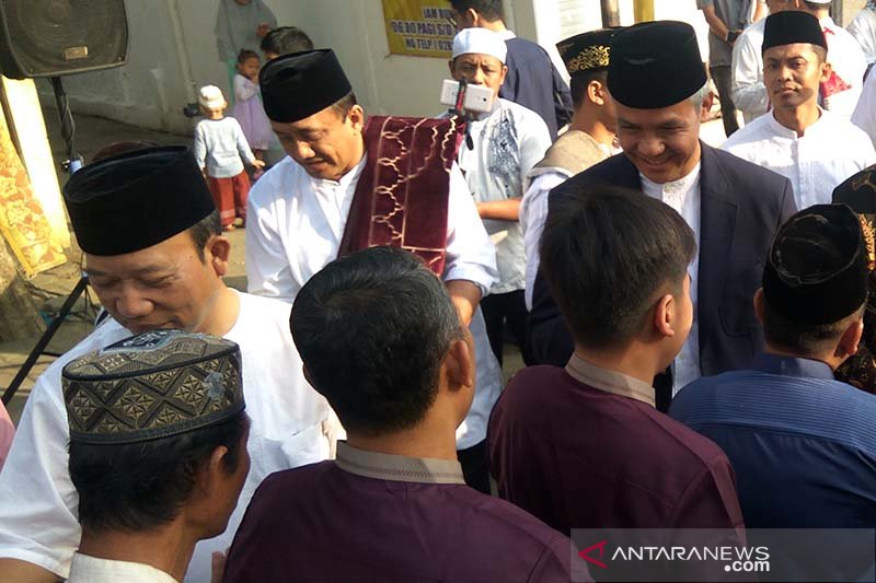 COVID-19 Task Force chief performs Eid prayers at BNPB Building