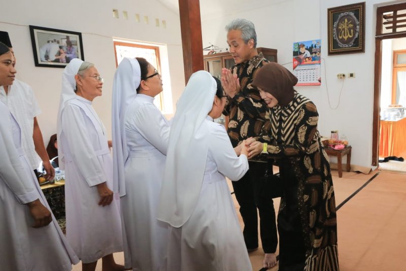 COVID-19 Task Force chief performs Eid prayers at BNPB Building