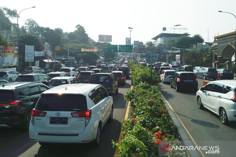 31.220 kendaraan masuk jalur Puncak Cisarua pada hari pertama Lebaran