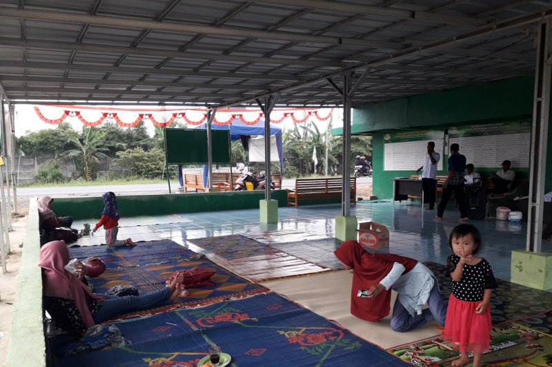Pemudik beristirahat di Posko Utama PCNU Lampung Selatan