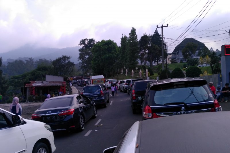 Pengguna jalan tujuan Bogor dan Jakarta diarahkan ke jalan alternatif