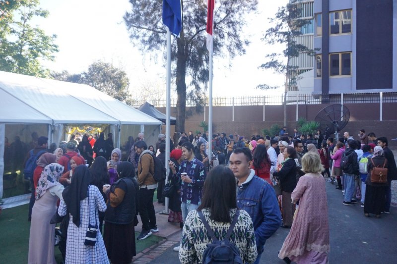 COVID-19 Task Force chief performs Eid prayers at BNPB Building