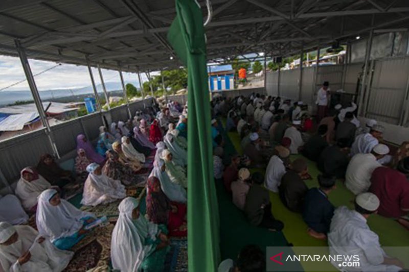 Shalat Id di kamp pengungsian