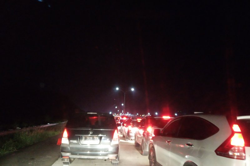Gerbang tol Bakauheni Selatan padat