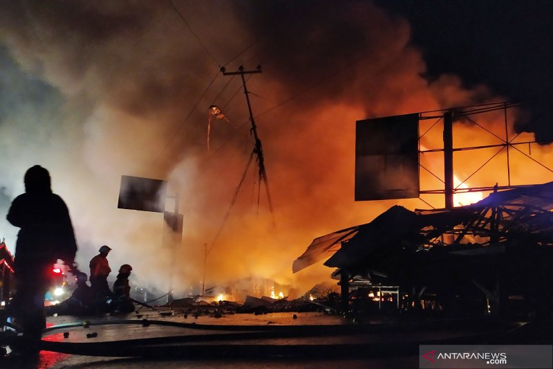 Kebakaran di Pasar Ujung Berung hanguskan 62 kios