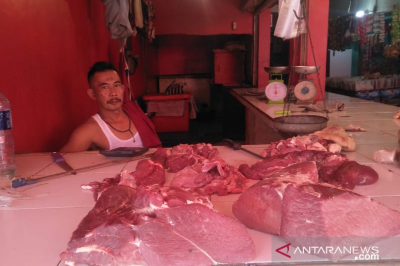 Harga daging di pasar Cianjur belum turun