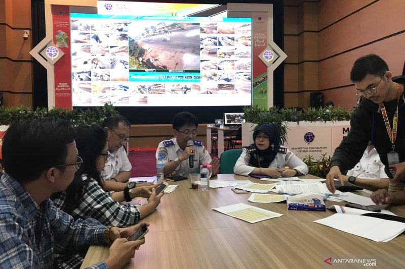 COVID-19 Task Force chief performs Eid prayers at BNPB Building