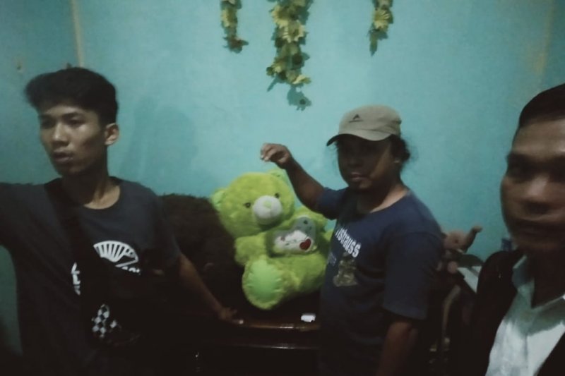 Dapat informasi pesta narkoba, polisi sita sabu-sabu di dalam boneka
