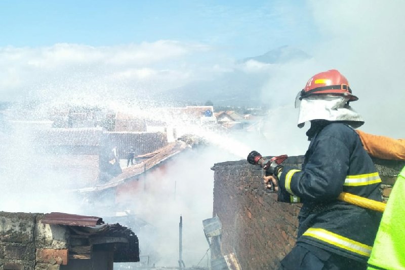 Kebakaran hanguskan empat rumah di Garut Kota