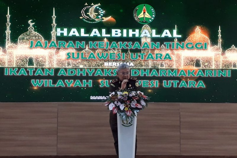 COVID-19 Task Force chief performs Eid prayers at BNPB Building