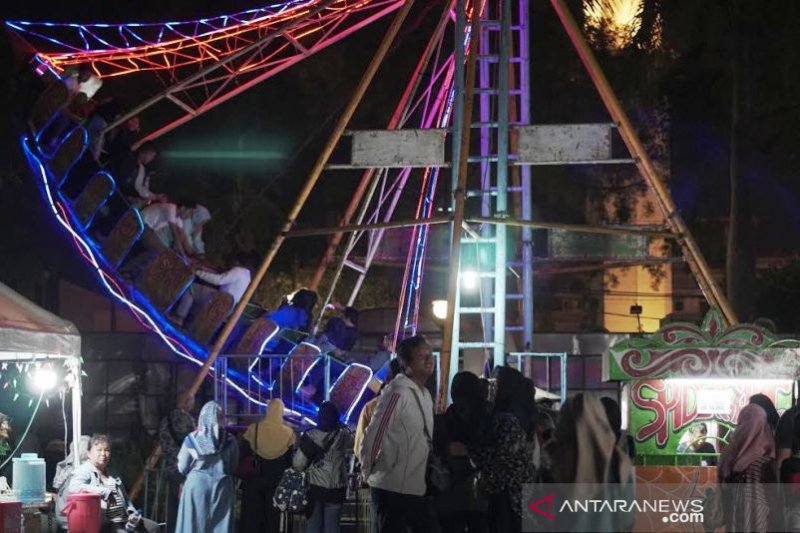 Pasar Malam Alun-alun Kota Bandung jadi tempat nostalgia masa kecil [Video]