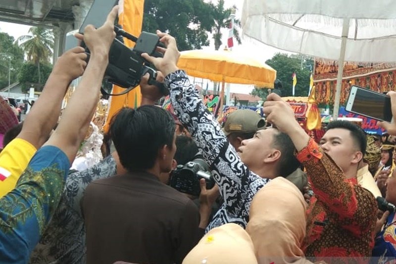 Antusiasme warga menyambut Gubernur dan Wagub Lampung